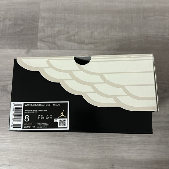 Women’s Air Jordan 2 Retro Low “NC to Chi” - Picture 7 of 8